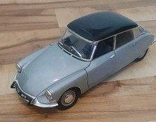 Solido 1/18 Scale Diecast 8033CG - Citroen DS19 Berline 1963 - Silver