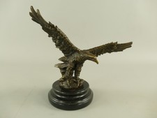 Bronze Adler Statue