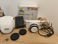 Nikon 1 Digitalkamera J1 10.1 Megapixel Body mit Objektiv Nikkor 10-30mm