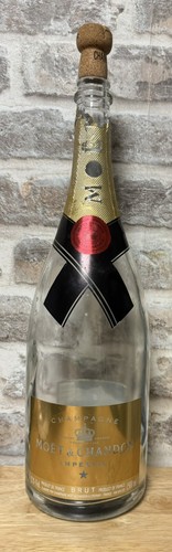 Leere flasche moët - flasche, chandon