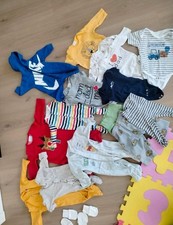 Babykleidung Für Ein Klein
