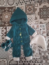 Selbstgestrickter Overall mit