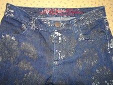 Desigual Exotic Jeans Gr. 26 blau mit aufgedruckten Blumen overall neuwertig