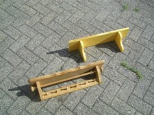 2 alte Borten Wandträger