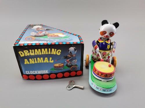 Drumming animal trommel panda - drumming,