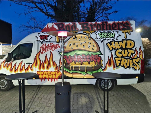 Foodtruck mit zubehör - zubehör, bereit