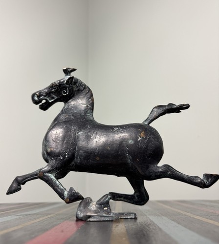 Bronze fliegendes pferd - pferd, von