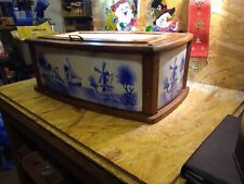 Antiker Brotkasten aus Porzellan und Holz