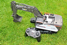 AMEWI 22499  Raupenbagger ACV730 1:14 RTR *Sound & Licht*