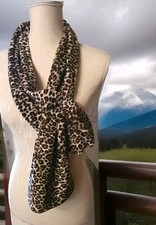 Samtiger Schal, Halstuch, Motiv: Lepopard schwarz/Senf mit Einsteckschlitz