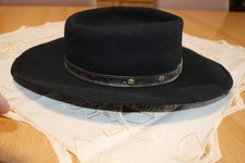 Westernhut und Westernkrawatte