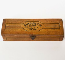 Holzdose Holzschachtel Griffeldose Einlegearbeit Antoinette 1915 Nussbaum 22x7cm