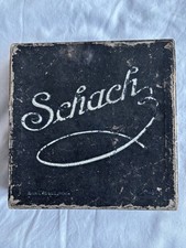 Altes Schachspiel aus Pappe