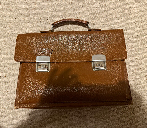 Brauner leder aktenkoffer - leder,