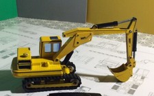 NZG MF Bagger in Maßstab 1:50.