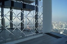 Spiegelfliesen mit Facette