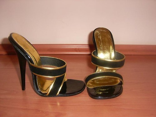 High heels pumps - high, producer