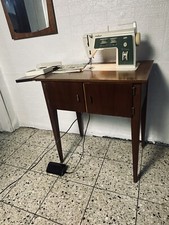 Singer Nähmaschine 744/ 784 mit div. Zubehör (Nähplatten, Anleitung, Schrank