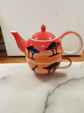 Teekanne mit einer Tasse