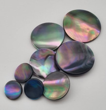 Bläulich schillernder Perlmutt Ösen-Knopf 13-30 mm / Mother-of-Pearl Button P2