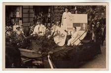 Neumünster Festumzug Kutsche Frauen Wappen priv. Karte um 1920 (Rendsburg Kiel)