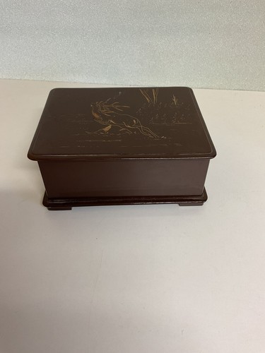 Alte holzbox mit schnitzerei - holzbox,