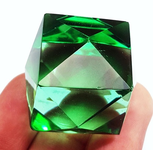 Jadegrün topas 131 karat - 131.05,