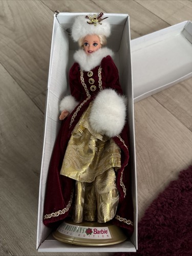 Mattel happy holidays barbie - mattel,