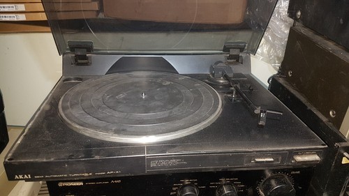 Akai 1 turntable - akai,