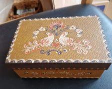 Dekorative Holzschachtel in