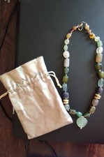 Halskette aus Naturhartsteinen