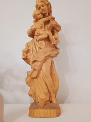 Große holzmadonna mit - holzmadonna,