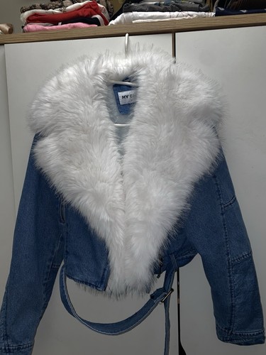 Jeans jacke mit weißen kunst - jacke,
