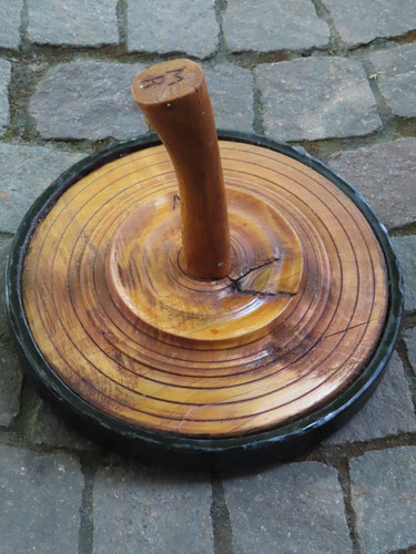 Alter eisstock aus holz mit - aus,