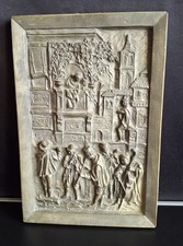 Antikes Zinnrelief -Historische Kleidung-städtische Umgebung Um 1900