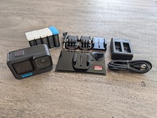 GoPro HERO10 Black Actioncam mit Zubehörpaket - Sehr guter Zustand