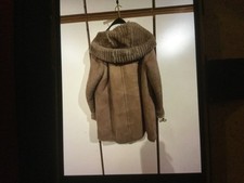 Damen Lammfelljacke mit Kapuze, mittlere Länge, passend für Größe 42/44