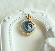 F18 Anhänger Katze im Mond spielt mit Stern Perlmutt schwarzer Achat Silber 925