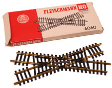 Fleischmann H0 6060 – 30° Kreuzung mit OVP – isolierte Gleisstränge weiche