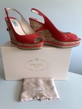 Prada Plateau Wedges, Open-Toe, Slingback, Sandale, Feuerrot Lackleder, Gr. 39 