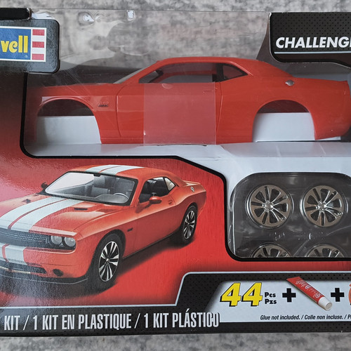 Revell 2013 challenger - 2013, srt8