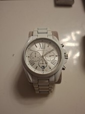 Die uhr ist von - uhr,