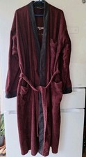 Bademantel von Bugatti bordeaux Gr. M, angenehme Baumwolle 