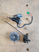 Suzuki GSF 600 GN77B Schlosssatz bestehend aus Zündschloss - Tankdeckel -...