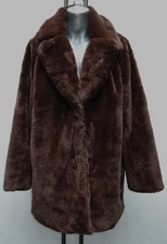 STYLISHER KUNSTPELZMANTEL