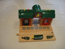 BRIO Wooden Railway sprechender Bahnhof (mit Aufnahmefunktion) 33668 Record Play