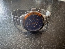 Dies ist eine Herrenarmbanduhr