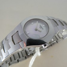 Vintage Tissot Damen Quartzuhr T64.1.285.81 - ungetragen