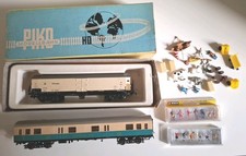 Modellbahn Konvolut Spur H0  2x Wagen und verschiedene Figuren und anderes.