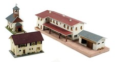 H0 Vau-Pe Mischbauweise Fertigmodelle Kapelle Wohnhaus + Bahnhof